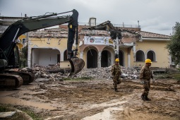 abbattimento-della-villa-confiscata-ai-casamonica