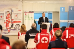 il-presidente-Draghi-visita-Hub-vaccinale-di-Fiumicino-rid