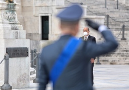 presidente-zingaretti-altare-della-patria-per-la-festa-della-repubblica-rid-KL4A8261